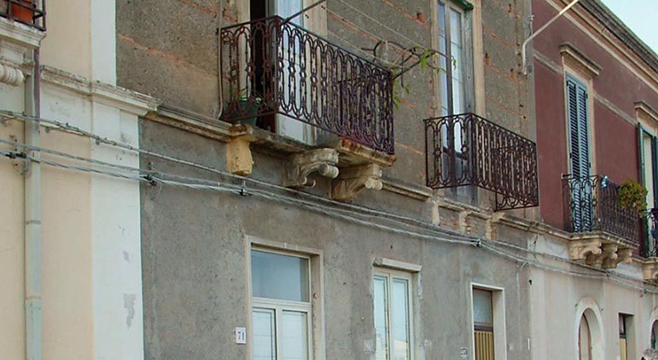 Lettera per balconi pericolanti